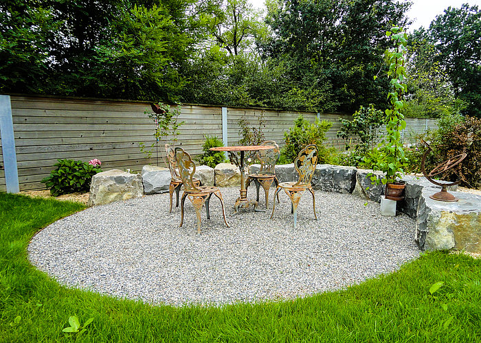 Sitzplatz Garten Kies