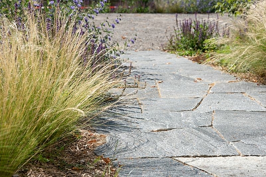 Gartenbau und Gartengestaltung mit Bodenbeläge in der Region Bern
