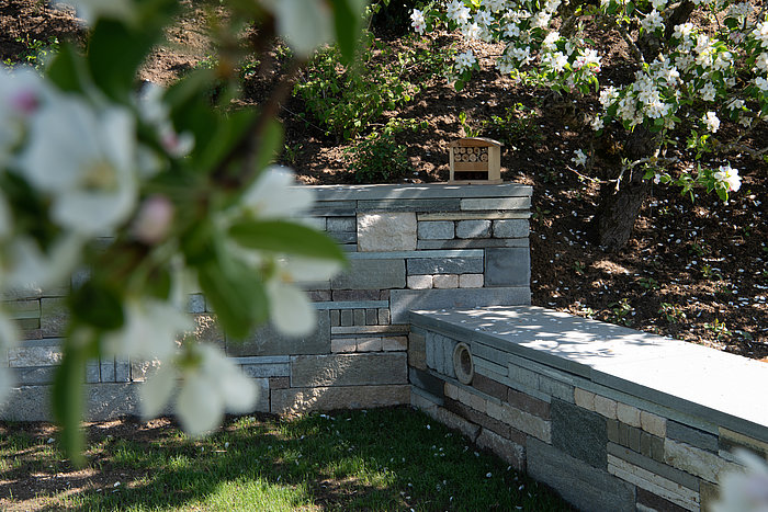 Recyclingmauer, aus alt mach neu, gut für Bienen