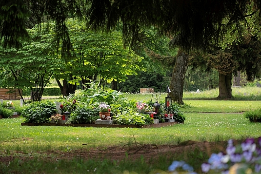 Friedhofpflege und Gartenpflege Kuster Gärten AG Mühleberg bei Bern