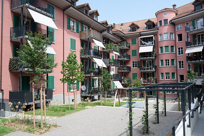 MFH Eigerplatz Bern, rote Fassade, Kuster Gärten AG