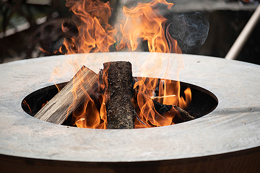 Gartenbau und Gartengestaltung mit Feuerschalen, Grill und Feuerring in der Region Bern