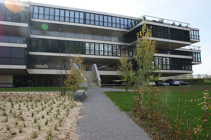 Klinker, Spielplatz, Sitzsteine, Kiesweg, Bepflanzung